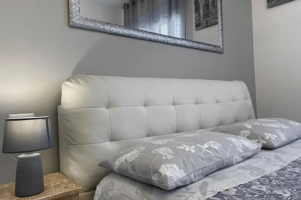 Apartment In Milan - Bicocca Near University Italia